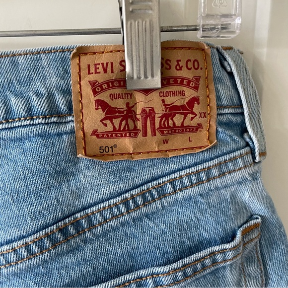 Levi's 501 Original Jive Nebula Bleached Tie-Dye Wash Raw Hem Button Fly Shorts - Picture 9 of 11